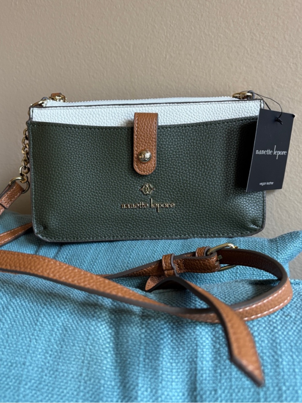 NWT Nanette LePore Mickey Crossbody Wallet Zip Bag, Avocado Green, Cream, 9x5”